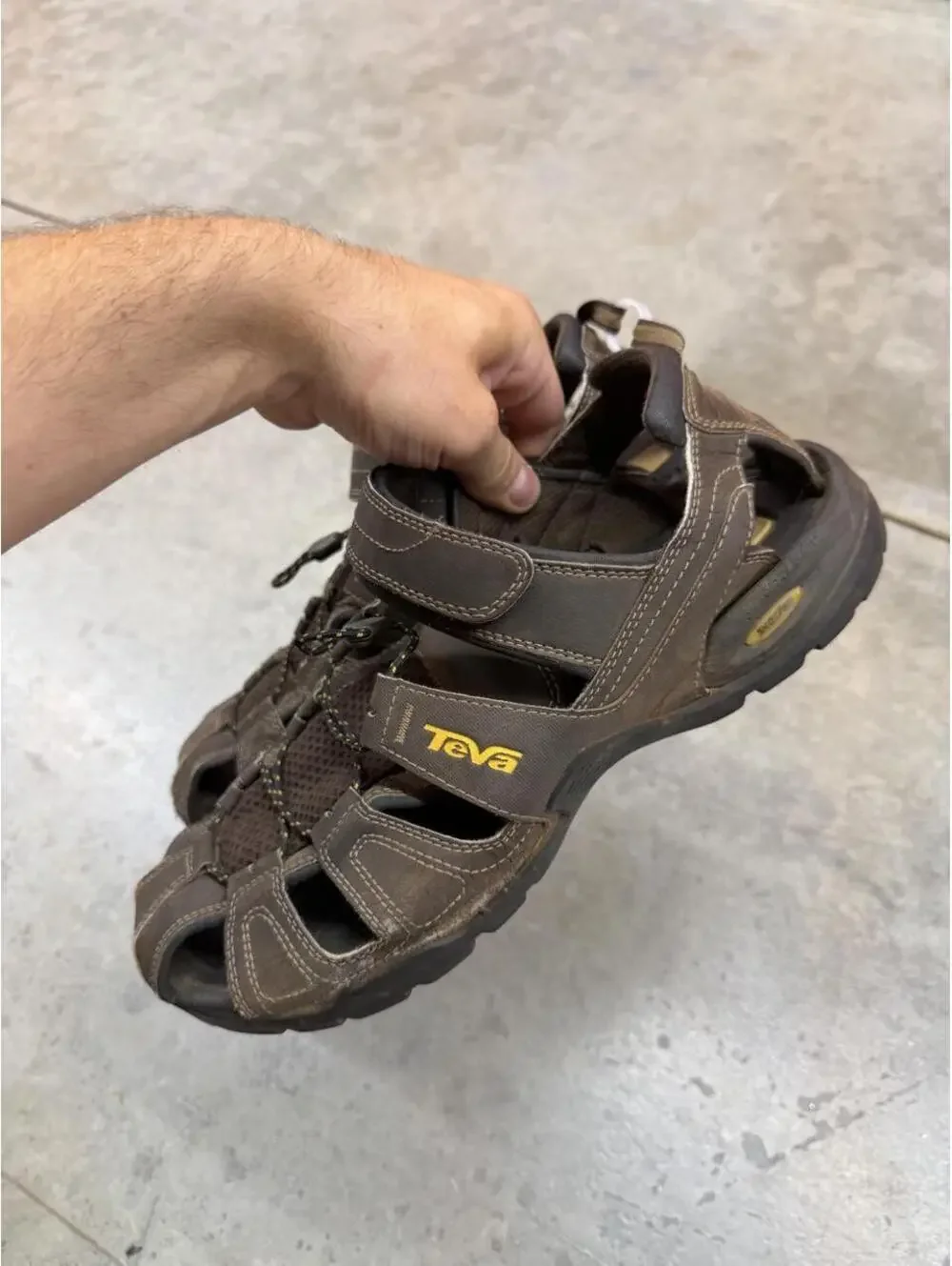teva forebay brown hiking sandals size 12 MENS